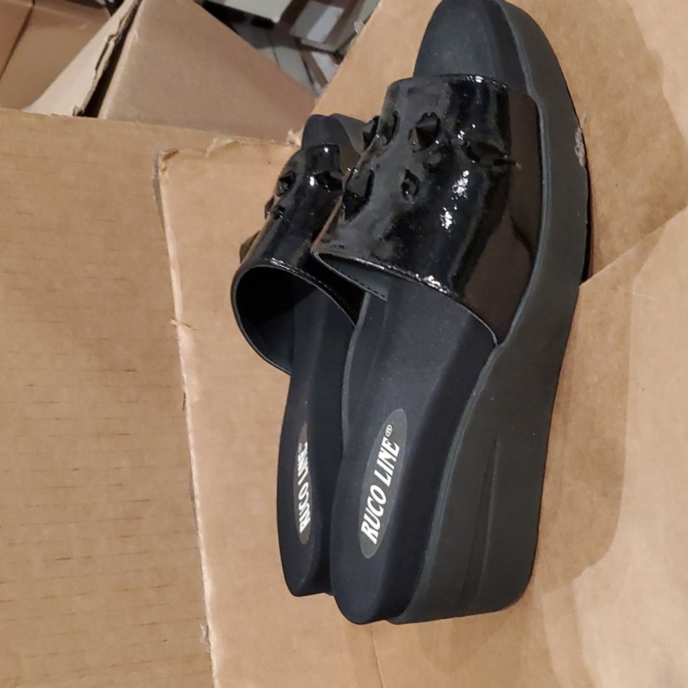 Sz 35 NIB Ruco Line sandals